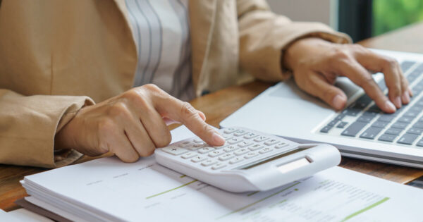 เปรียบเทียบต้นทุน-กำไร ระหว่างกดสั่งออนไลน์ กับบินไปดีล