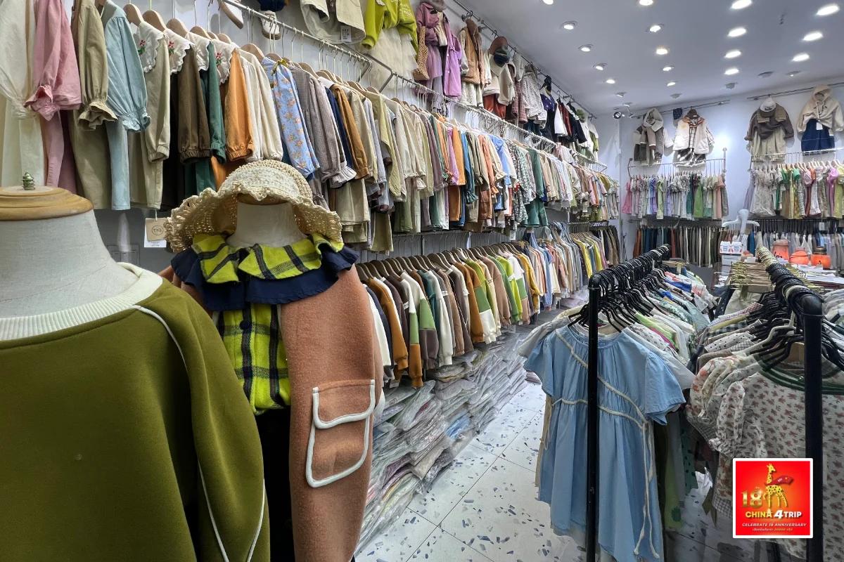 แหล่งลับเสื้อผ้าเด็กที่จีน เมืองอี้อู - ซัวเถา จุดกำเนิดของแม่ค้า 1688 (1)